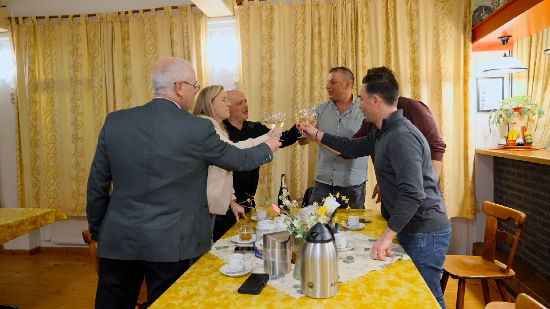 De weg naar drie veren - Aflevering 1