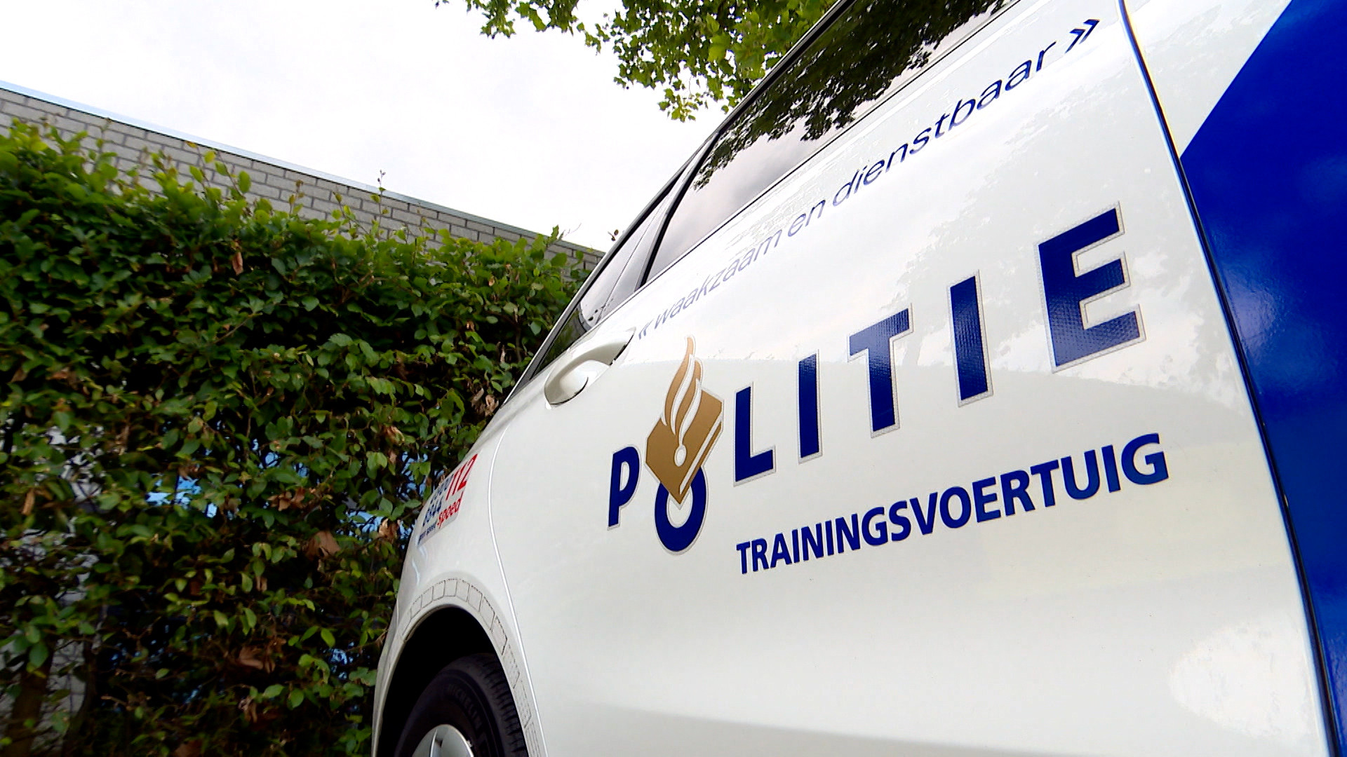 HOE..? - Staat de politie boven de wet op de weg?